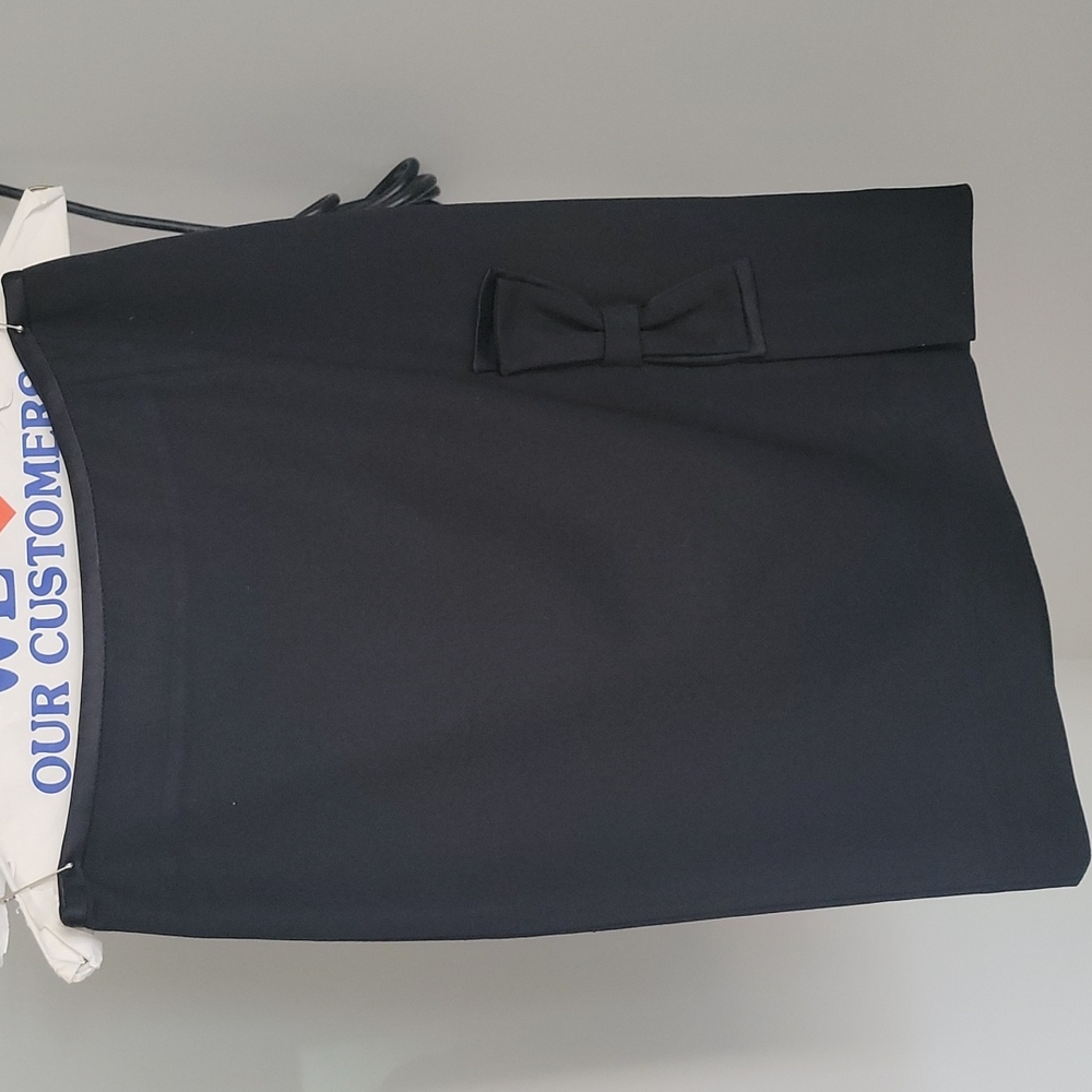 Black skirt with double bow on side